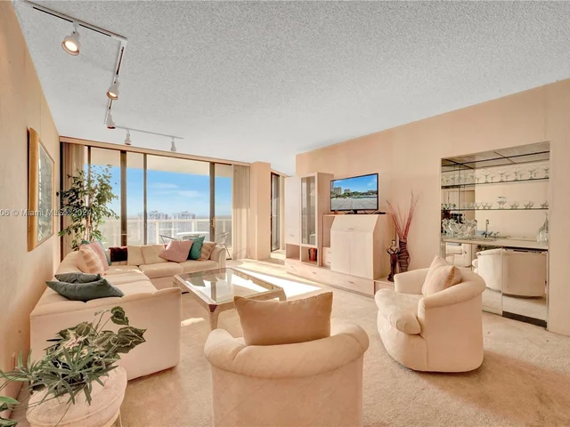 20281 E Country Club Dr # 2411, Aventura FL 33180