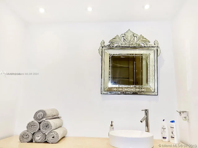 465 Brickell Ave # 5704, Miami FL 33131