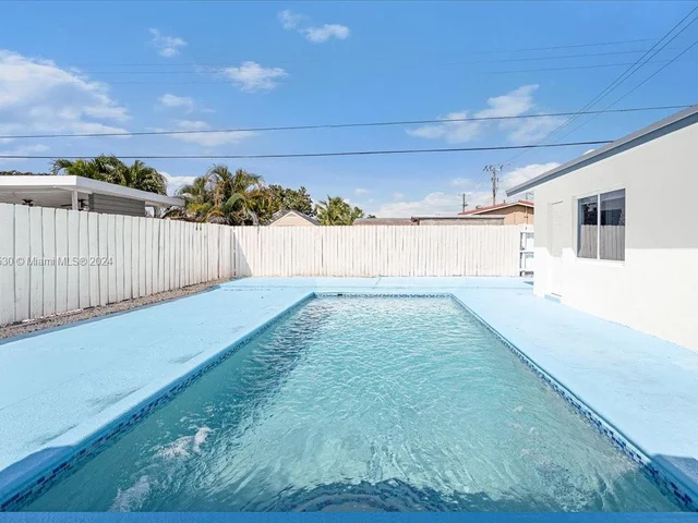 7801 Hope St, Hollywood FL 33024