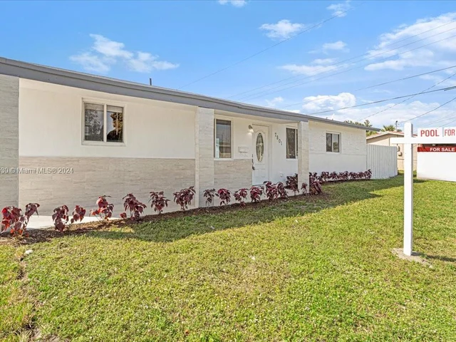 7801 Hope St, Hollywood FL 33024