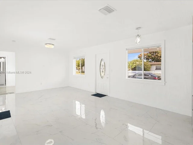 7801 Hope St, Hollywood FL 33024