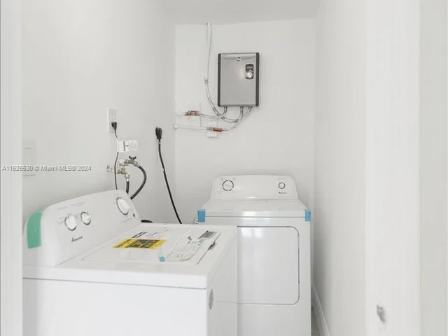 7801 Hope St, Hollywood FL 33024