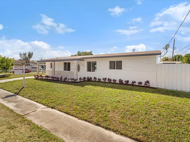 7801 Hope St, Hollywood FL 33024