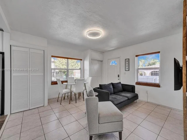 6334 SW 35th St, Miami FL 33155