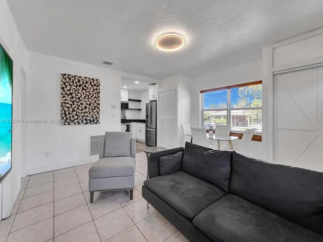 6334 SW 35th St, Miami FL 33155