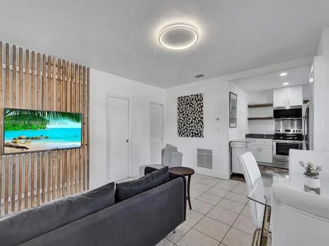 6334 SW 35th St, Miami FL 33155