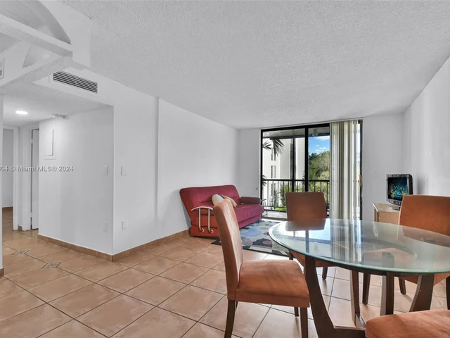 9682 Fontainebleau Blvd # 306, Miami FL 33172