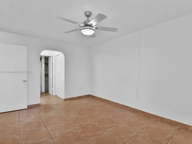 9682 Fontainebleau Blvd # 306, Miami FL 33172