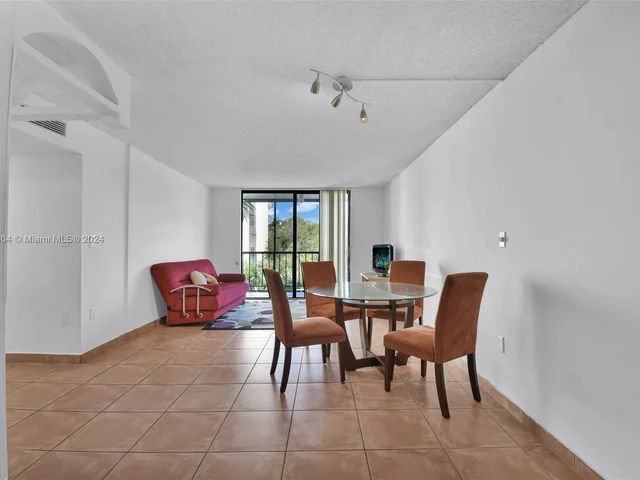 9682 Fontainebleau Blvd # 306, Miami FL 33172