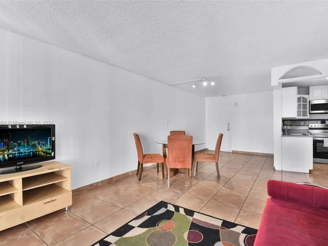 9682 Fontainebleau Blvd # 306, Miami FL 33172