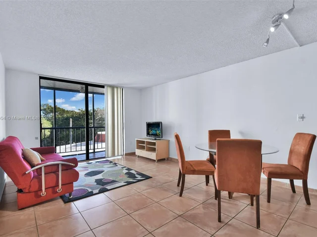 9682 Fontainebleau Blvd # 306, Miami FL 33172