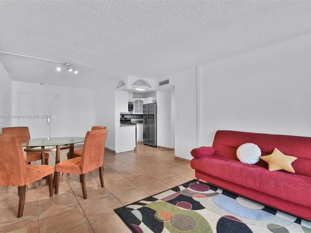 9682 Fontainebleau Blvd # 306, Miami FL 33172