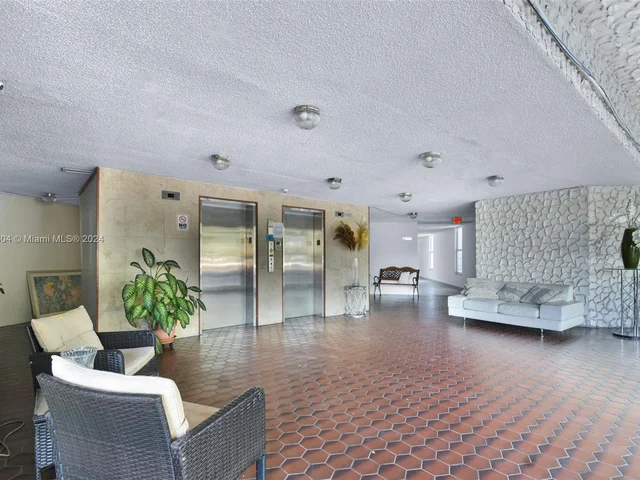 9682 Fontainebleau Blvd # 306, Miami FL 33172