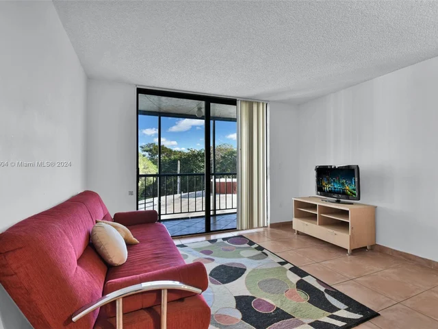 9682 Fontainebleau Blvd # 306, Miami FL 33172