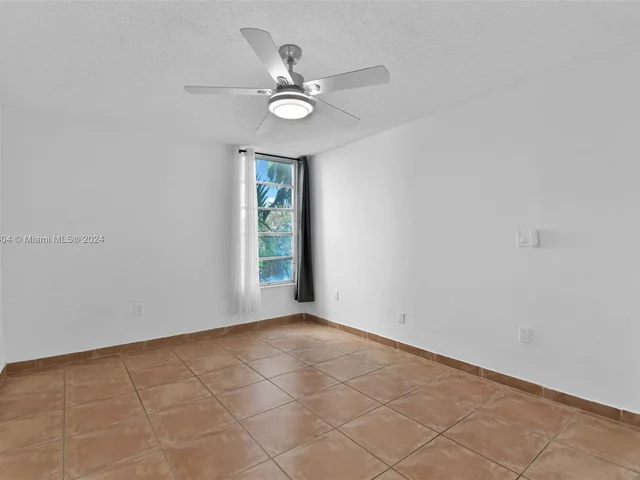 9682 Fontainebleau Blvd # 306, Miami FL 33172