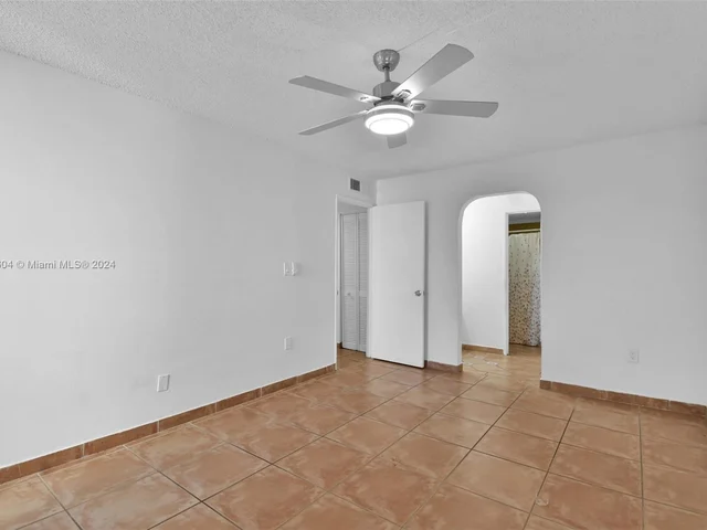 9682 Fontainebleau Blvd # 306, Miami FL 33172