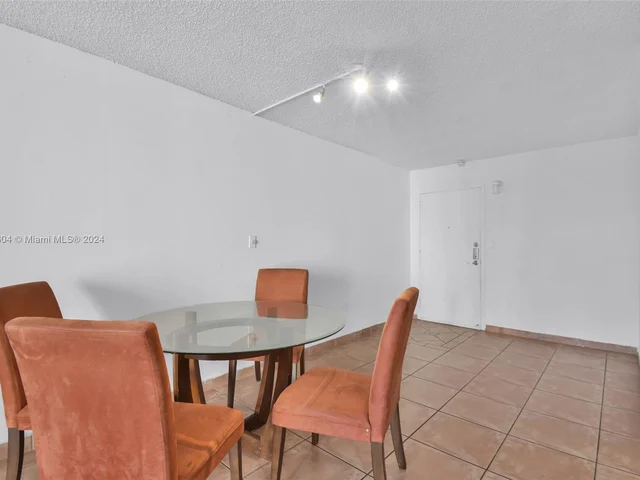 9682 Fontainebleau Blvd # 306, Miami FL 33172