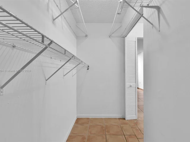 9682 Fontainebleau Blvd # 306, Miami FL 33172