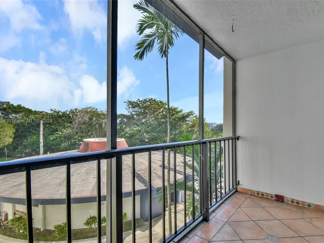 9682 Fontainebleau Blvd # 306, Miami FL 33172