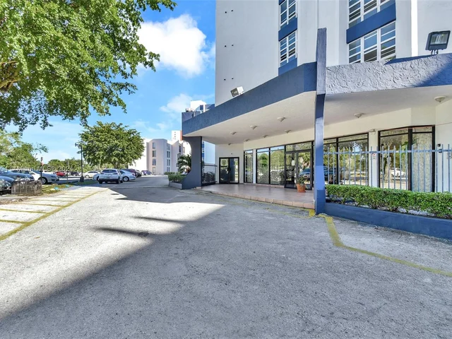 9682 Fontainebleau Blvd # 306, Miami FL 33172