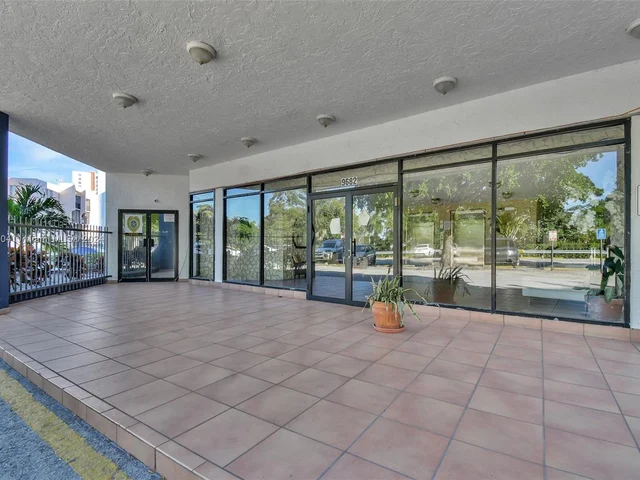 9682 Fontainebleau Blvd # 306, Miami FL 33172