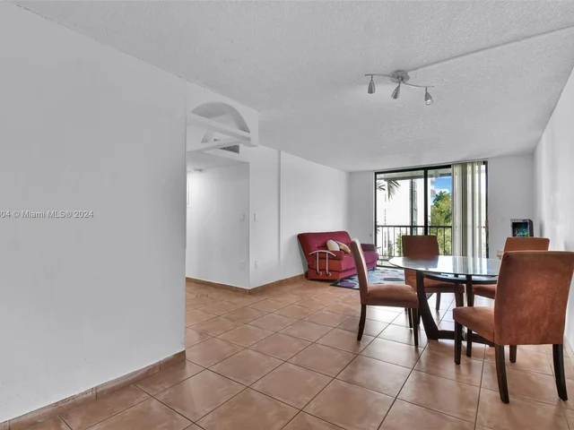 9682 Fontainebleau Blvd # 306, Miami FL 33172