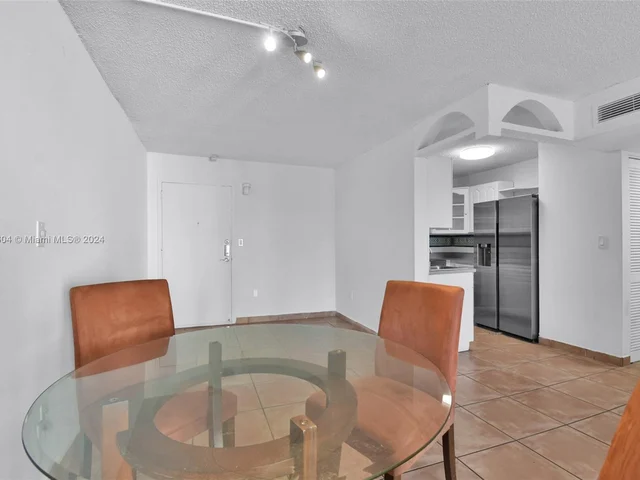 9682 Fontainebleau Blvd # 306, Miami FL 33172