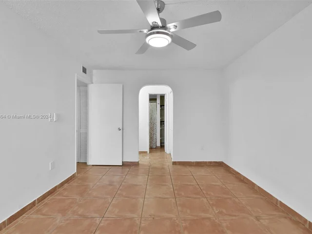 9682 Fontainebleau Blvd # 306, Miami FL 33172