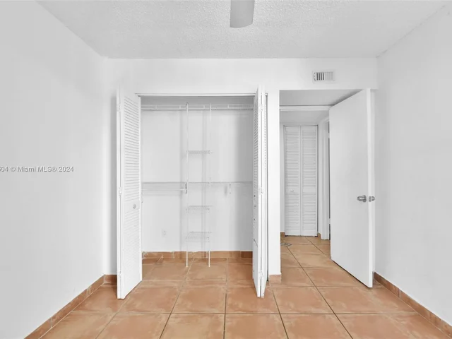 9682 Fontainebleau Blvd # 306, Miami FL 33172