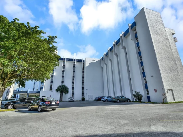 9682 Fontainebleau Blvd # 306, Miami FL 33172