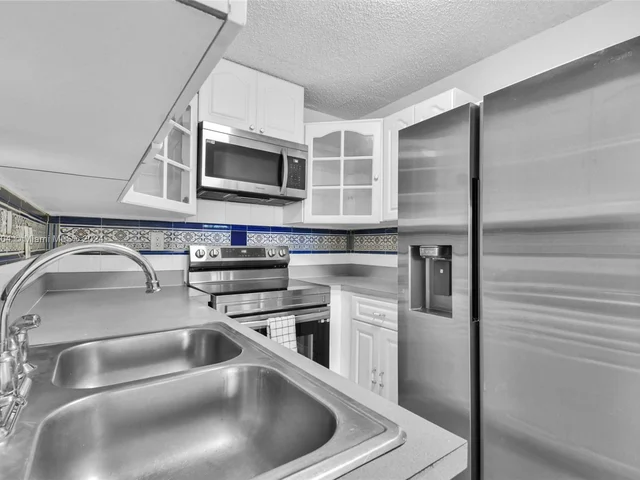 9682 Fontainebleau Blvd # 306, Miami FL 33172