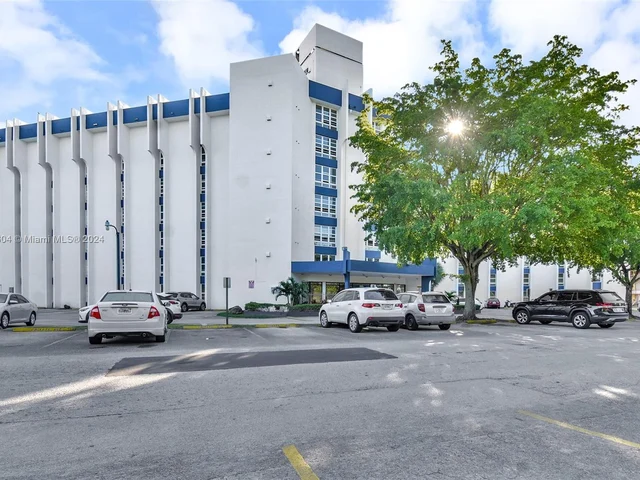 9682 Fontainebleau Blvd # 306, Miami FL 33172