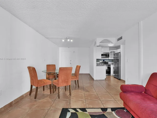 9682 Fontainebleau Blvd # 306, Miami FL 33172