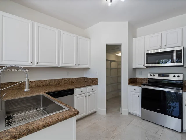 11650 NW 67 ter # 11650, Doral FL 33178