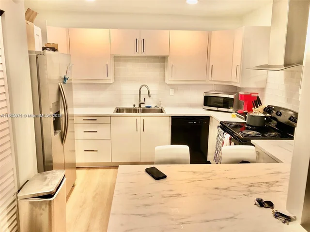 5100 SW 41st St # 328, Pembroke Park FL 33023