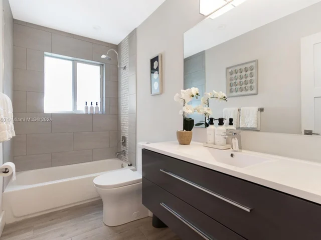 5821 NE 14th Way, Fort Lauderdale FL 33334