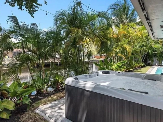 5821 NE 14th Way, Fort Lauderdale FL 33334