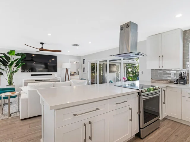 5821 NE 14th Way, Fort Lauderdale FL 33334