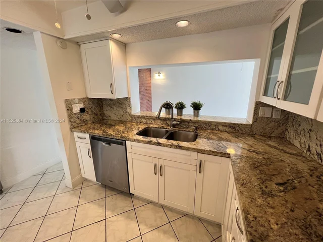 1830 Sabal Palm Dr # 406, Davie FL 33324