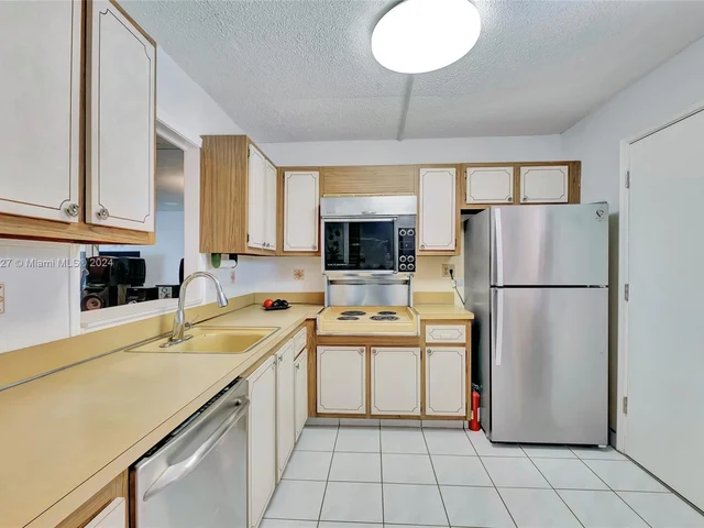 3551 NE 169th St # 100, North Miami Beach FL 33160