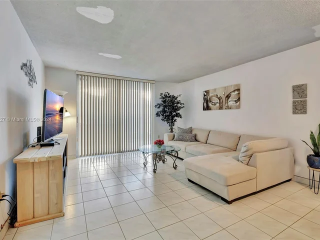3551 NE 169th St # 100, North Miami Beach FL 33160