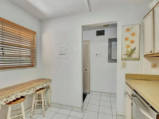 3551 NE 169th St # 100, North Miami Beach FL 33160
