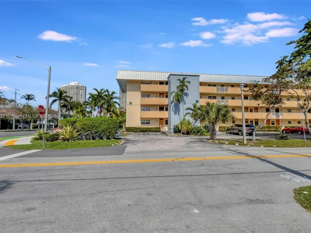 3551 NE 169th St # 100, North Miami Beach FL 33160