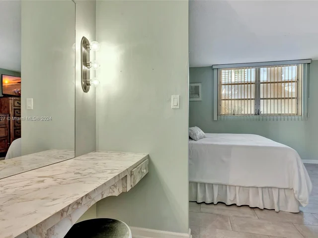 3551 NE 169th St # 100, North Miami Beach FL 33160