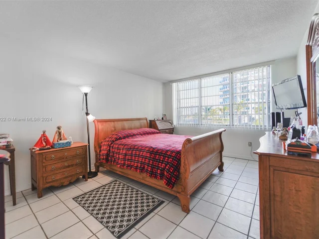 1865 NE 79th St Cswy # 5M, North Bay Village FL 33141