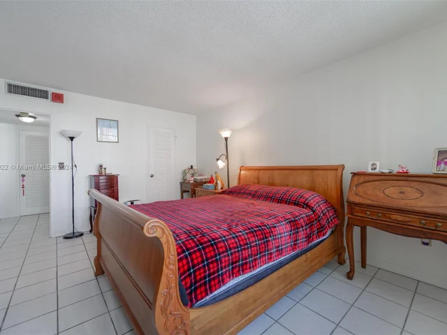 1865 NE 79th St Cswy # 5M, North Bay Village FL 33141