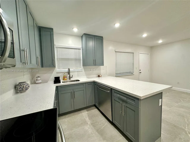 1975 NE 135th St # 3N, North Miami FL 33181