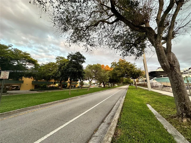 1975 NE 135th St # 3N, North Miami FL 33181