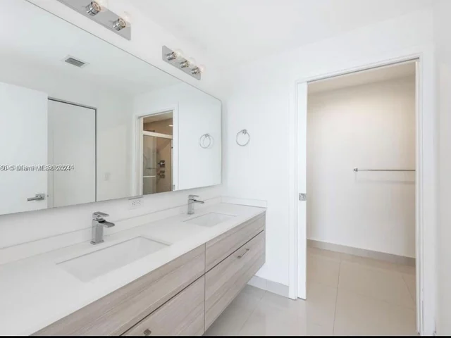 600 NE 27th St # 1902, Miami FL 33137