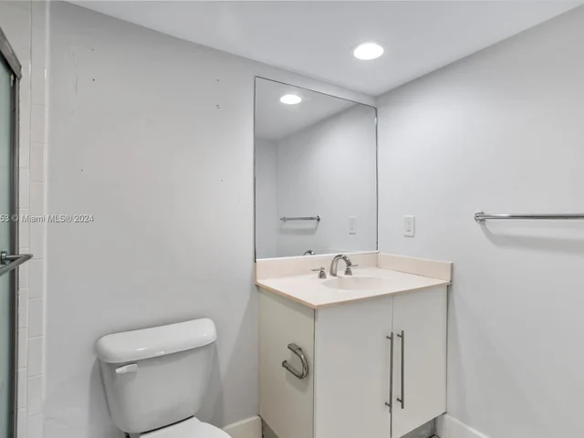 3000 S Ocean Dr # 1110, Hollywood FL 33019